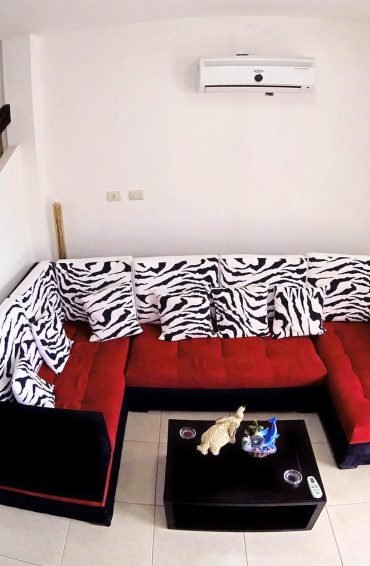 casa alquiler vacacional san clemente sala equipada con aire acondicionado