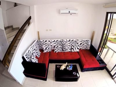 casa alquiler vacacional san clemente sala equipada con aire acondicionado