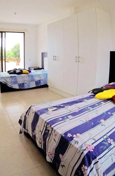 habitacion triple casa playa manabi san clemente ecuador alojamiento airbnb